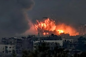 易游体育-红牌飞出！比赛陷入混乱，局势扭转的简单介绍