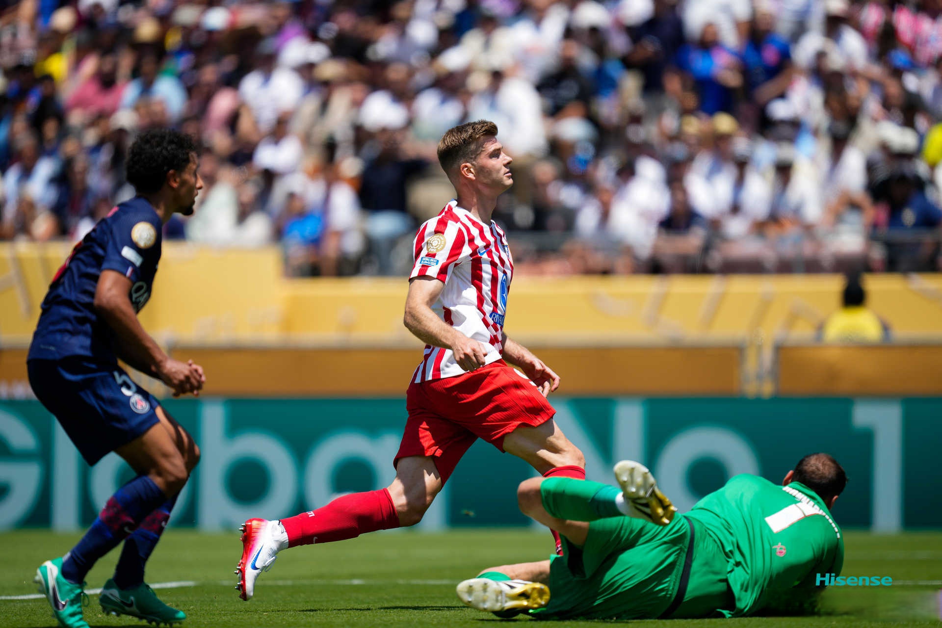 罗马球队苦战晋级，冲刺欧冠四强