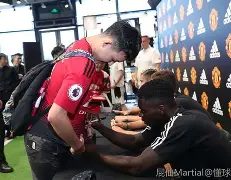 弗赖堡后卫出色表现，多次稳固阵型守住胜利的简单介绍