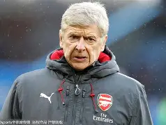 弗赖堡后卫出色表现，多次稳固阵型守住胜利的简单介绍